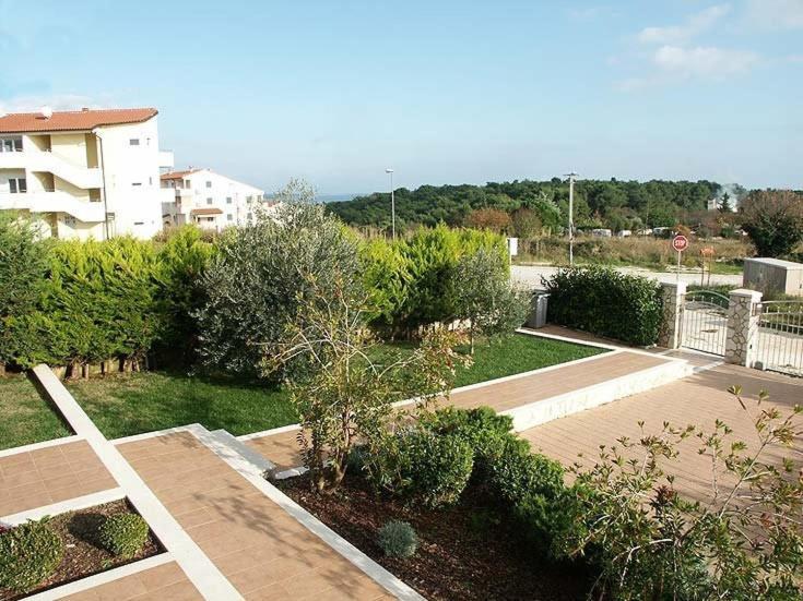 Apartments Villa Fernetich Premantura Exterior photo