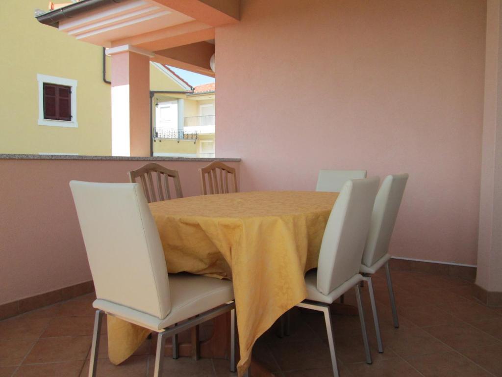 Apartments Villa Fernetich Premantura Room photo
