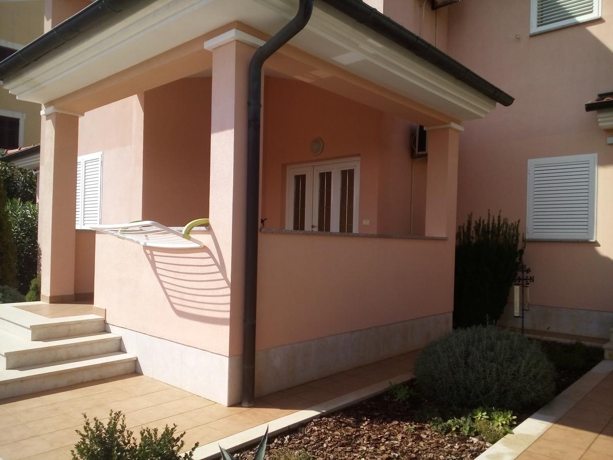 Apartments Villa Fernetich Premantura Exterior photo