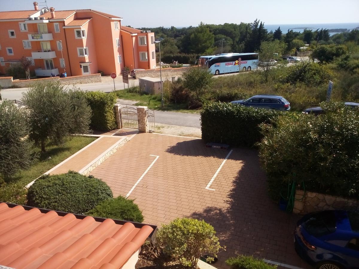 Apartments Villa Fernetich Premantura Exterior photo